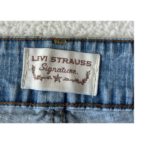 Levi Strauss Signature Denim Shorts Women's Sz 12 Light Wash Pockets Stretch - Picture 6 of 8